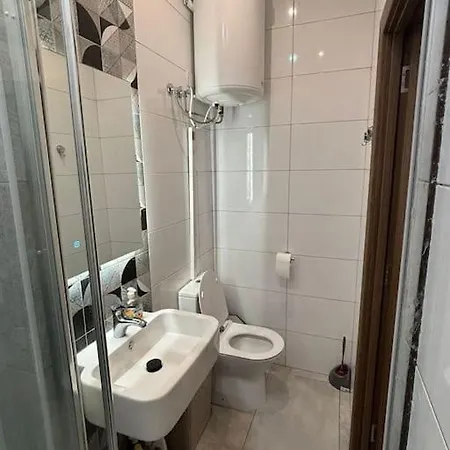 Stylish 2 Bedroom Loft With Yard Appartamento