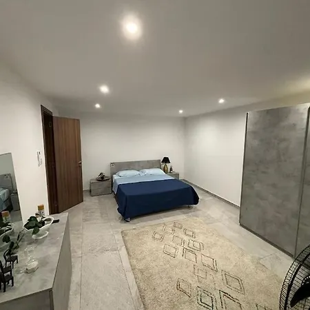 Stylish 2 Bedroom Loft With Yard Pietà