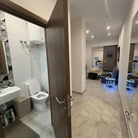 Stylish 2 Bedroom Loft With Yard Appartamento *