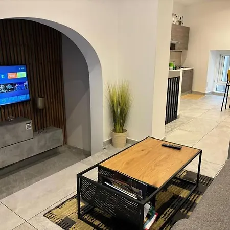 Appartamento Stylish 2 Bedroom Loft With Yard Pietà