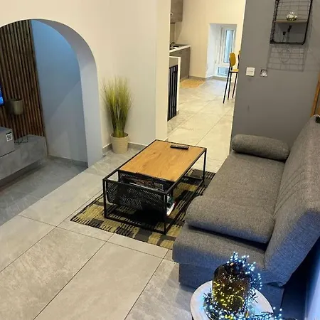 Stylish 2 Bedroom Loft With Yard Appartamento
