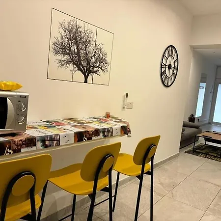 Apartament Stylish 2 Bedroom Loft With Yard Pietà