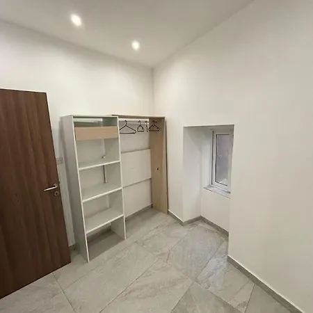 Stylish 2 Bedroom Loft With Yard *